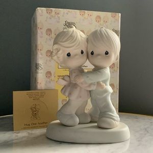 Precious Moments "Hug One Another" #521299